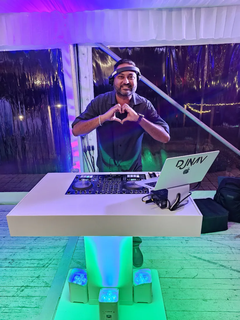 DJNav mixing during a live event